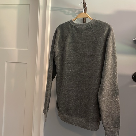 Au Canada sweatshirt - Picture 2 of 6